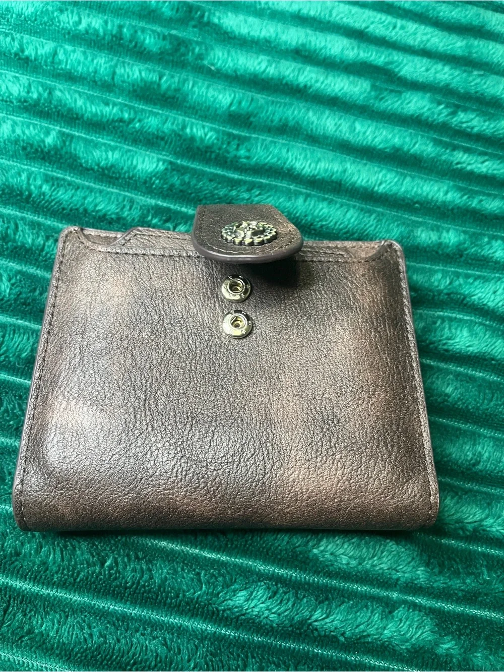 Cluci Vegan Leather Tri-fold Wallet
